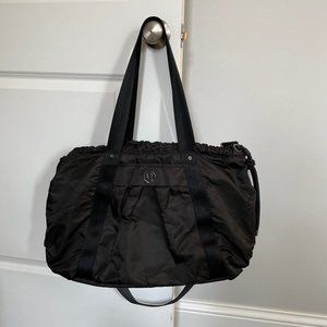 Lululemon Rare Effortless Gym Tote Bag in Black